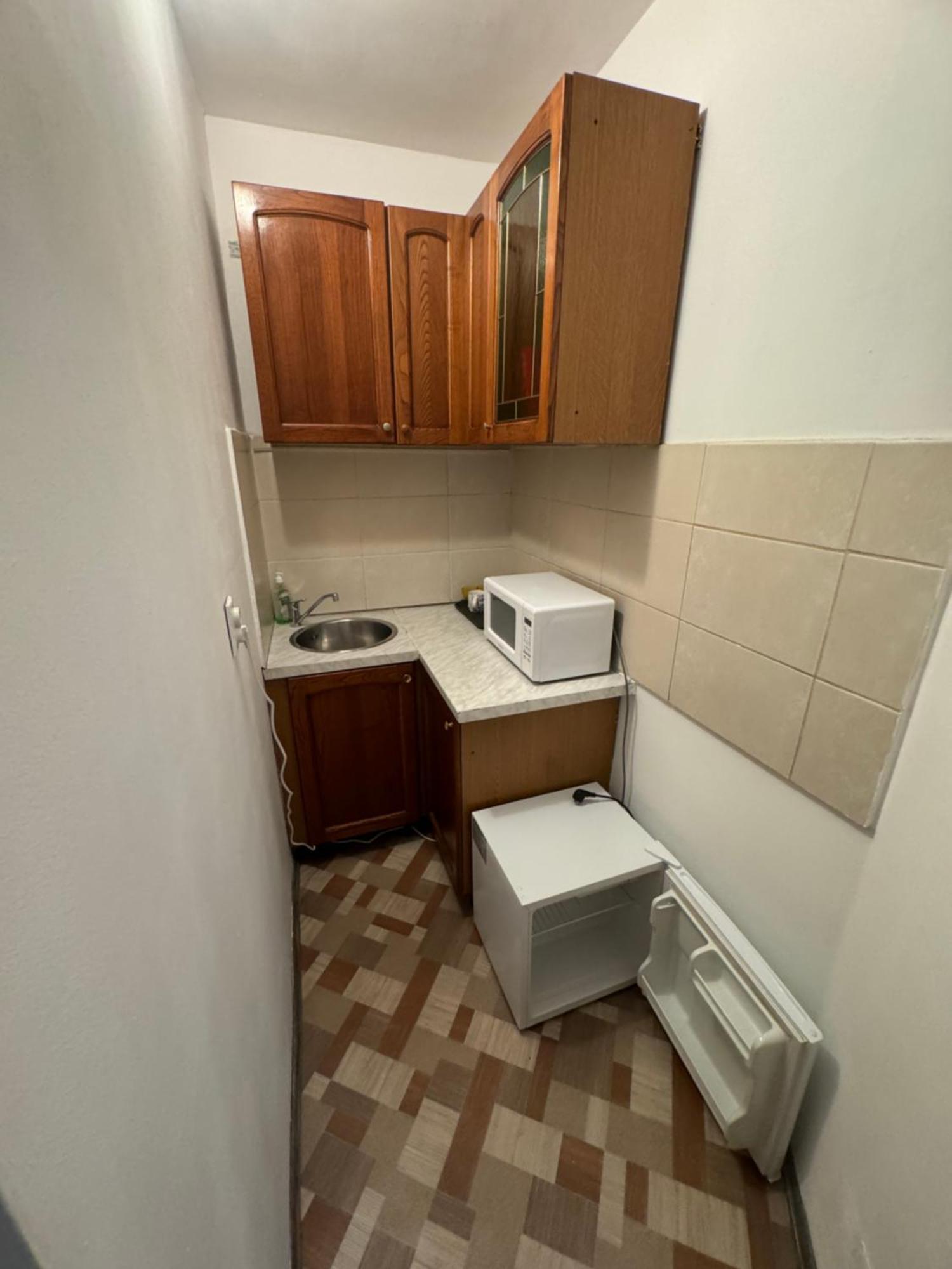 Economic Low Buget Downtown Studio Tiny Home On Street Piata Amzei Bukarest Exteriör bild